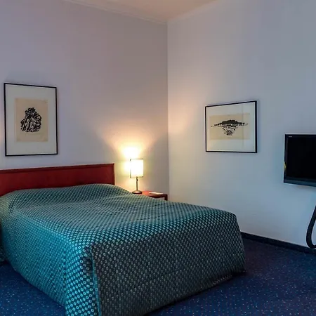 Hecker S Kurfuerstendamm 4*